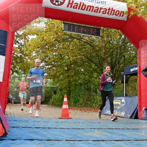 11.10.2026 - Bramfelder Halbmarathon 2026 J. Mangold http://msf.ph/oto/10829353 11.10.2026 11:04:31 Laufen 271, 371, 392, 428, 576, 635 meine-sportfotos.de