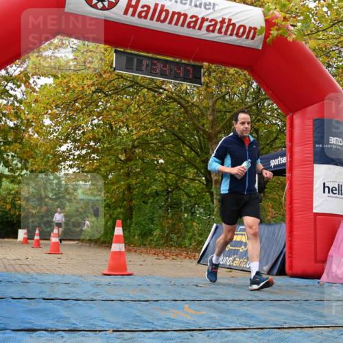 11.10.2026 - Bramfelder Halbmarathon 2026 J. Mangold http://msf.ph/oto/10829421 11.10.2026 11:04:46 Laufen 195, 467, 473 meine-sportfotos.de