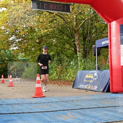 11.10.2026 - Bramfelder Halbmarathon 2026 J. Mangold http://msf.ph/oto/10829725 11.10.2026 11:08:00 Laufen 565, 656 meine-sportfotos.de