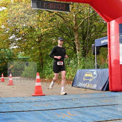 11.10.2026 - Bramfelder Halbmarathon 2026 J. Mangold http://msf.ph/oto/10829732 11.10.2026 11:08:00 Laufen 565, 656 meine-sportfotos.de