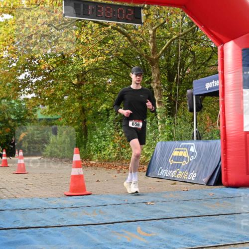 11.10.2026 - Bramfelder Halbmarathon 2026 J. Mangold http://msf.ph/oto/10829734 11.10.2026 11:08:01 Laufen 565, 656 meine-sportfotos.de