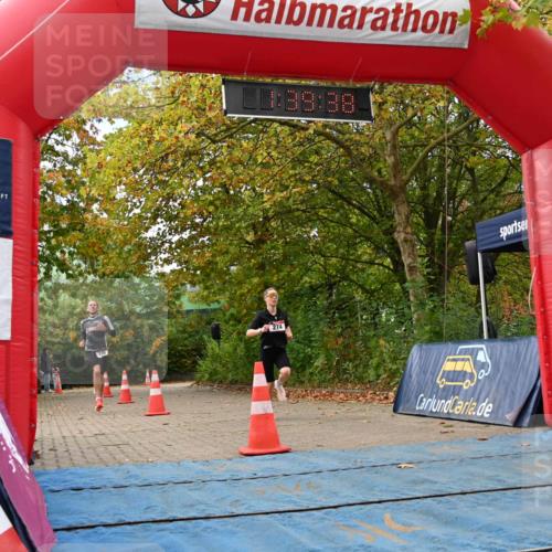 11.10.2026 - Bramfelder Halbmarathon 2026 J. Mangold http://msf.ph/oto/10829923 11.10.2026 11:09:36 Laufen 274, 730 meine-sportfotos.de