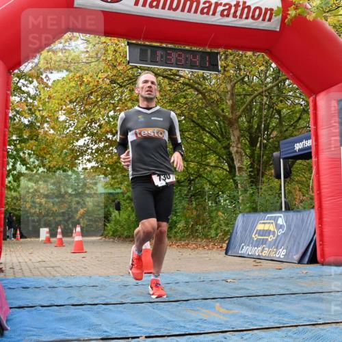 11.10.2026 - Bramfelder Halbmarathon 2026 J. Mangold http://msf.ph/oto/10829944 11.10.2026 11:09:39 Laufen 274, 730 meine-sportfotos.de