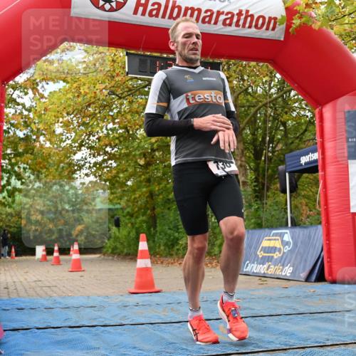 11.10.2026 - Bramfelder Halbmarathon 2026 J. Mangold http://msf.ph/oto/10829948 11.10.2026 11:09:40 Laufen 274, 730 meine-sportfotos.de