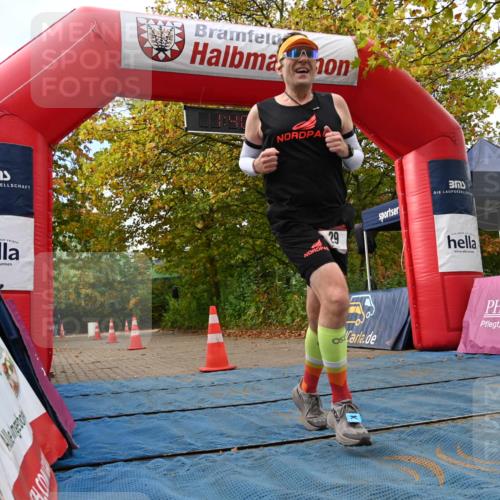 11.10.2026 - Bramfelder Halbmarathon 2026 J. Mangold http://msf.ph/oto/10830076 11.10.2026 11:10:32 Laufen 29, 201, 729 meine-sportfotos.de