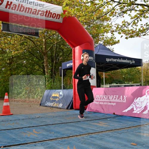 11.10.2026 - Bramfelder Halbmarathon 2026 J. Mangold http://msf.ph/oto/10830305 11.10.2026 11:14:06 Laufen 357 meine-sportfotos.de