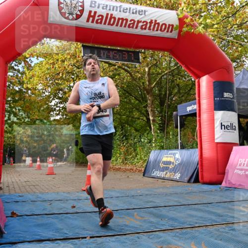 11.10.2026 - Bramfelder Halbmarathon 2026 J. Mangold http://msf.ph/oto/10830391 11.10.2026 11:15:36 Laufen 345 meine-sportfotos.de