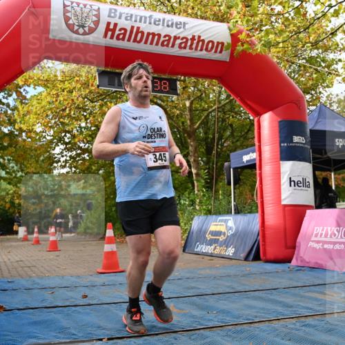 11.10.2026 - Bramfelder Halbmarathon 2026 J. Mangold http://msf.ph/oto/10830393 11.10.2026 11:15:36 Laufen 345 meine-sportfotos.de