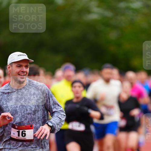 11.10.2026 - Bramfelder Halbmarathon 2026 LAZAROV Photography http://msf.ph/oto/10839885 11.10.2026 09:30:49 Laufen 64, 35, 16 meine-sportfotos.de