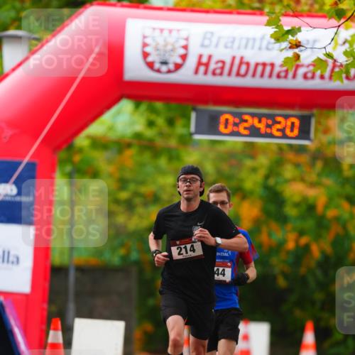 11.10.2026 - Bramfelder Halbmarathon 2026 LAZAROV Photography http://msf.ph/oto/10840373 11.10.2026 09:54:18 Laufen 0, 24, 20, 214, 44 meine-sportfotos.de