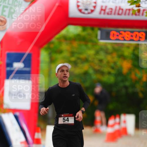 11.10.2026 - Bramfelder Halbmarathon 2026 LAZAROV Photography http://msf.ph/oto/10840645 11.10.2026 09:58:07 Laufen 0, 28, 09, 54 meine-sportfotos.de