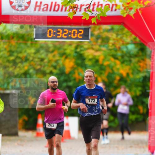 11.10.2026 - Bramfelder Halbmarathon 2026 LAZAROV Photography http://msf.ph/oto/10840957 11.10.2026 10:02:00 Laufen 0, 32, 02, 263, 173 meine-sportfotos.de