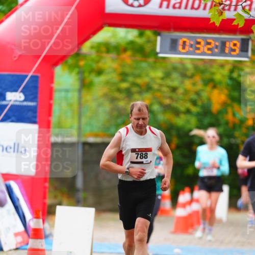 11.10.2026 - Bramfelder Halbmarathon 2026 LAZAROV Photography http://msf.ph/oto/10840977 11.10.2026 10:02:16 Laufen 788, 245, 0, 32, 19 meine-sportfotos.de