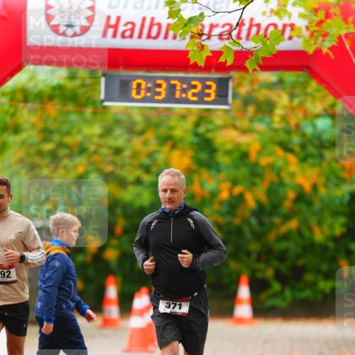 11.10.2026 - Bramfelder Halbmarathon 2026 LAZAROV Photography http://msf.ph/oto/10841380 11.10.2026 10:07:21 Laufen 92, 2, 0, 37, 23, 371 meine-sportfotos.de