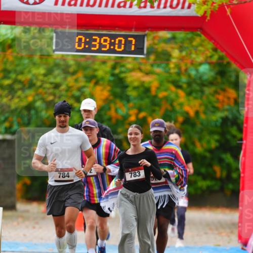 11.10.2026 - Bramfelder Halbmarathon 2026 LAZAROV Photography http://msf.ph/oto/10841473 11.10.2026 10:09:05 Laufen 10, 39, 07, 784, 783 meine-sportfotos.de
