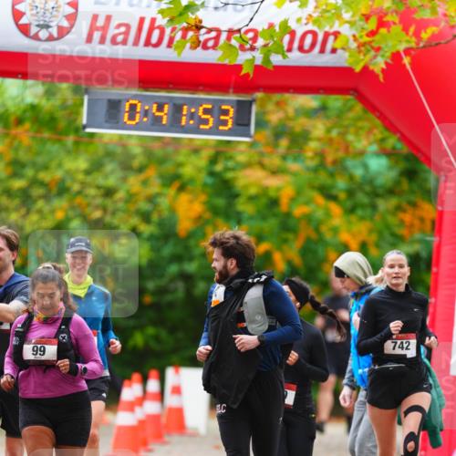 11.10.2026 - Bramfelder Halbmarathon 2026 LAZAROV Photography http://msf.ph/oto/10841637 11.10.2026 10:11:51 Laufen 99, 0, 41, 53, 742 meine-sportfotos.de