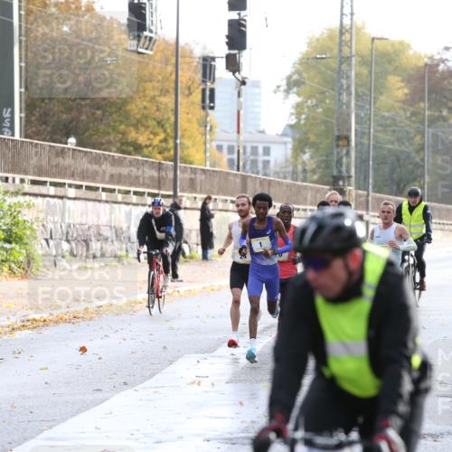 25.10.2026 - hella hamburg halbmarathon Jannik Wohlers http://msf.ph/oto/10847892 25.10.2026 10:07:39 Lombardsbrücke  meine-sportfotos.de
