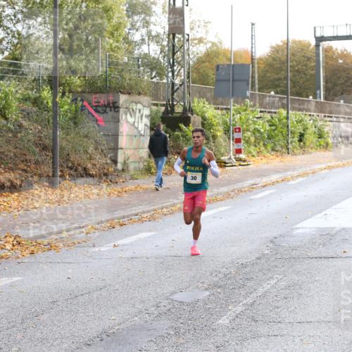 25.10.2026 - hella hamburg halbmarathon Jannik Wohlers http://msf.ph/oto/10847907 25.10.2026 10:08:08 Lombardsbrücke 30 meine-sportfotos.de