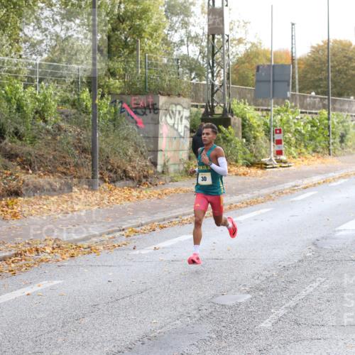25.10.2026 - hella hamburg halbmarathon Jannik Wohlers http://msf.ph/oto/10847908 25.10.2026 10:08:08 Lombardsbrücke 30 meine-sportfotos.de