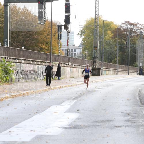 25.10.2026 - hella hamburg halbmarathon Jannik Wohlers http://msf.ph/oto/10847909 25.10.2026 10:08:09 Lombardsbrücke 30 meine-sportfotos.de