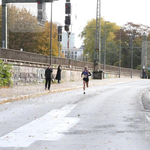 25.10.2026 - hella hamburg halbmarathon Jannik Wohlers http://msf.ph/oto/10847910 25.10.2026 10:08:10 Lombardsbrücke 30 meine-sportfotos.de