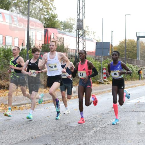 25.10.2026 - hella hamburg halbmarathon Jannik Wohlers http://msf.ph/oto/10847928 25.10.2026 10:10:56 Lombardsbrücke 20, 23, 16804, 31, 34074, 34751, 35778, 46, 6187 meine-sportfotos.de