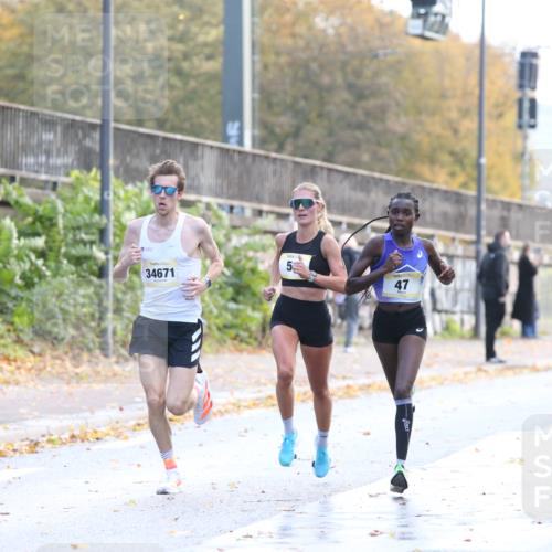 25.10.2026 - hella hamburg halbmarathon Jannik Wohlers http://msf.ph/oto/10847948 25.10.2026 10:11:38 Lombardsbrücke 27 meine-sportfotos.de
