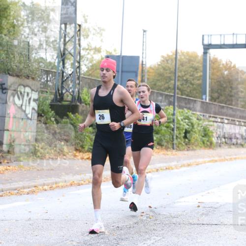 25.10.2026 - hella hamburg halbmarathon Jannik Wohlers http://msf.ph/oto/10847967 25.10.2026 10:12:41 Lombardsbrücke 30088, 26, 41 meine-sportfotos.de