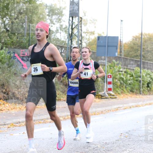 25.10.2026 - hella hamburg halbmarathon Jannik Wohlers http://msf.ph/oto/10847969 25.10.2026 10:12:42 Lombardsbrücke 30088, 26, 41 meine-sportfotos.de