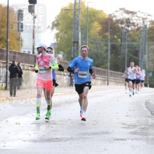 25.10.2026 - hella hamburg halbmarathon Jannik Wohlers http://msf.ph/oto/10847974 25.10.2026 10:13:07 Lombardsbrücke  meine-sportfotos.de