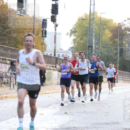 25.10.2026 - hella hamburg halbmarathon Jannik Wohlers http://msf.ph/oto/10847984 25.10.2026 10:13:17 Lombardsbrücke 11070 meine-sportfotos.de