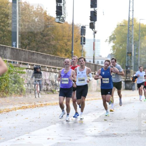 25.10.2026 - hella hamburg halbmarathon Jannik Wohlers http://msf.ph/oto/10847986 25.10.2026 10:13:19 Lombardsbrücke 11070 meine-sportfotos.de
