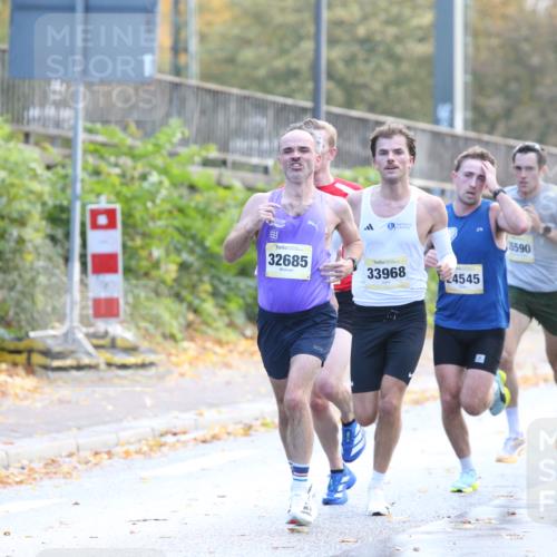 25.10.2026 - hella hamburg halbmarathon Jannik Wohlers http://msf.ph/oto/10847989 25.10.2026 10:13:21 Lombardsbrücke 11070, 33657, 33968, 32685, 24545, 35590 meine-sportfotos.de
