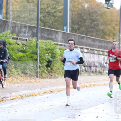 25.10.2026 - hella hamburg halbmarathon Jannik Wohlers http://msf.ph/oto/10847993 25.10.2026 10:13:24 Lombardsbrücke 33657, 33968, 32685, 24545, 35590 meine-sportfotos.de