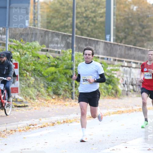 25.10.2026 - hella hamburg halbmarathon Jannik Wohlers http://msf.ph/oto/10847997 25.10.2026 10:13:25 Lombardsbrücke 33657, 33968, 32685, 24545, 35590, 22616 meine-sportfotos.de