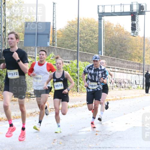 25.10.2026 - hella hamburg halbmarathon Jannik Wohlers http://msf.ph/oto/10848064 25.10.2026 10:14:07 Lombardsbrücke 42, 31572, 13655, 17147, 19518, 34844, 44 meine-sportfotos.de