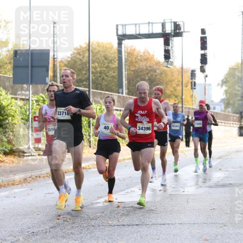 25.10.2026 - hella hamburg halbmarathon Jannik Wohlers http://msf.ph/oto/10848113 25.10.2026 10:14:33 Lombardsbrücke 33716, 34396, 35561, 40, 30965, 11655 meine-sportfotos.de