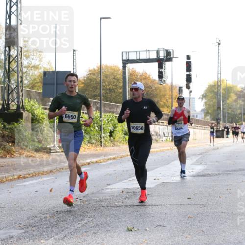 25.10.2026 - hella hamburg halbmarathon Jannik Wohlers http://msf.ph/oto/10848140 25.10.2026 10:14:46 Lombardsbrücke 10658, 6590, 7441 meine-sportfotos.de