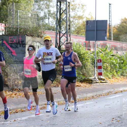 25.10.2026 - hella hamburg halbmarathon Jannik Wohlers http://msf.ph/oto/10848204 25.10.2026 10:15:15 Lombardsbrücke 6342, 33610, 3388, 34314, 22628, 34758 meine-sportfotos.de