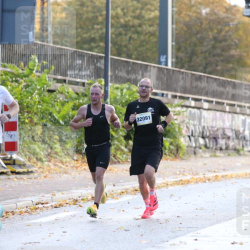 25.10.2026 - hella hamburg halbmarathon Jannik Wohlers http://msf.ph/oto/10848234 25.10.2026 10:15:25 Lombardsbrücke 21049, 20014, 25044, 10760, 10985, 3745 meine-sportfotos.de