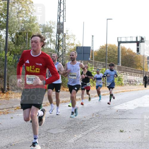 25.10.2026 - hella hamburg halbmarathon Jannik Wohlers http://msf.ph/oto/10848261 25.10.2026 10:15:38 Lombardsbrücke 35367, 19706, 20045, 30870, 2997, 35006, 21479, 15218, 15879, 30034, 24366 meine-sportfotos.de