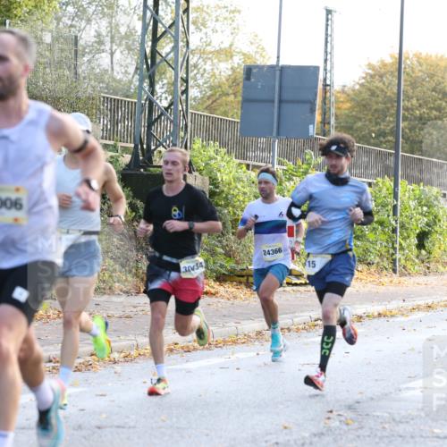 25.10.2026 - hella hamburg halbmarathon Jannik Wohlers http://msf.ph/oto/10848264 25.10.2026 10:15:39 Lombardsbrücke 19706, 35367, 30870, 2997, 20045, 21479, 35006, 30034, 15879, 15218, 24366 meine-sportfotos.de