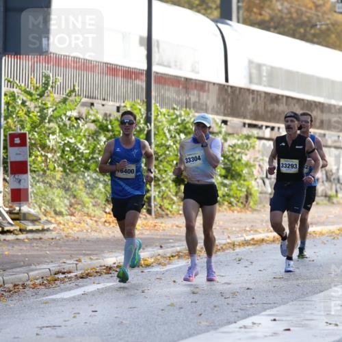 25.10.2026 - hella hamburg halbmarathon Jannik Wohlers http://msf.ph/oto/10848369 25.10.2026 10:16:17 Lombardsbrücke 11167, 15794, 24382, 23060, 21590, 34812 meine-sportfotos.de