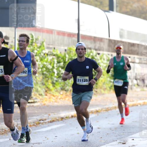 25.10.2026 - hella hamburg halbmarathon Jannik Wohlers http://msf.ph/oto/10848383 25.10.2026 10:16:20 Lombardsbrücke 15794, 21590, 23060, 24382, 34812, 33304, 16400, 33293, 30492, 31125 meine-sportfotos.de