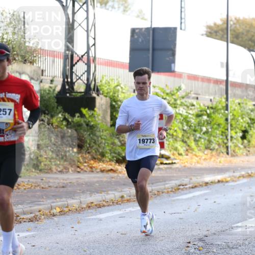 25.10.2026 - hella hamburg halbmarathon Jannik Wohlers http://msf.ph/oto/10848439 25.10.2026 10:16:38 Lombardsbrücke 19773 meine-sportfotos.de