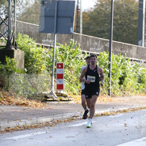 25.10.2026 - hella hamburg halbmarathon Jannik Wohlers http://msf.ph/oto/10848539 25.10.2026 10:17:21 Lombardsbrücke 23702, 35458, 35301, 35096, 32845, 35439, 3296, 12292 meine-sportfotos.de