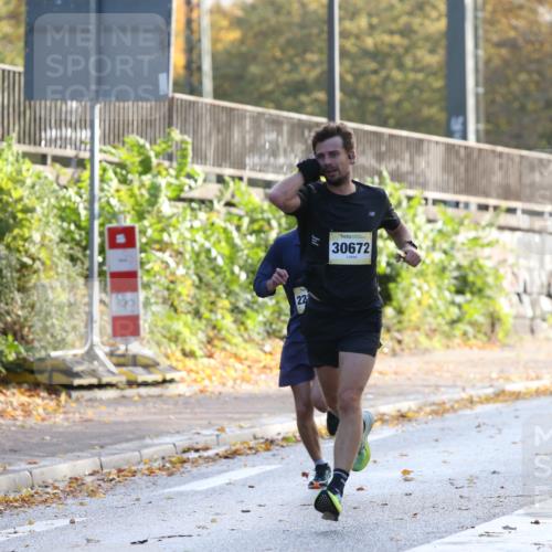 25.10.2026 - hella hamburg halbmarathon Jannik Wohlers http://msf.ph/oto/10848577 25.10.2026 10:17:32 Lombardsbrücke 11507, 33421, 30672, 7855 meine-sportfotos.de