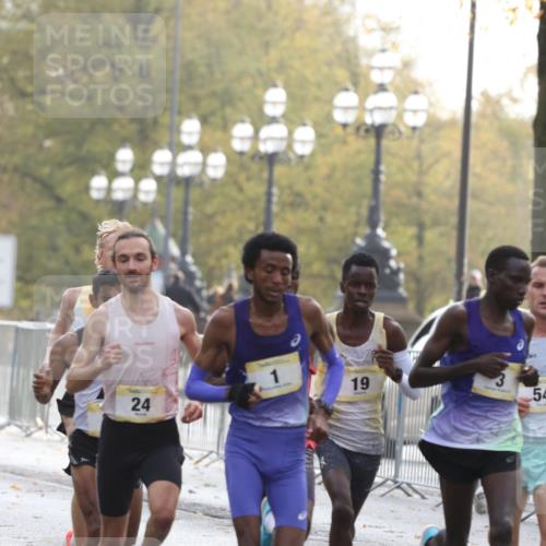 25.10.2026 - hella hamburg halbmarathon Antke Förster http://msf.ph/oto/10855985 25.10.2026 10:07:42 Lombardsbrücke 10, 1, 19, 24, 3, 54, 29, 8 meine-sportfotos.de