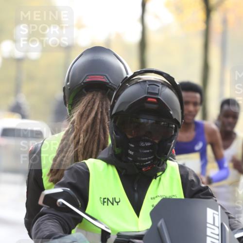 25.10.2026 - hella hamburg halbmarathon Antke Förster http://msf.ph/oto/10855989 25.10.2026 10:07:43 Lombardsbrücke 10, 1, 19, 24, 3, 54, 29, 8 meine-sportfotos.de