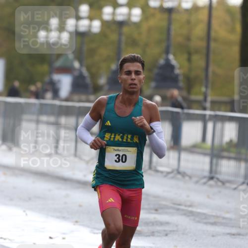 25.10.2026 - hella hamburg halbmarathon Antke Förster http://msf.ph/oto/10855998 25.10.2026 10:08:08 Lombardsbrücke 30 meine-sportfotos.de